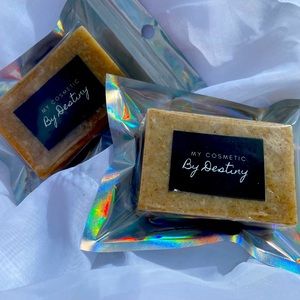 Oats , honey , aloe Vera and charcoal soaps